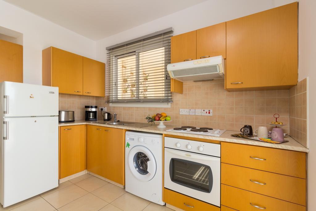 拉纳卡Elena Court Apt 401公寓 外观 照片